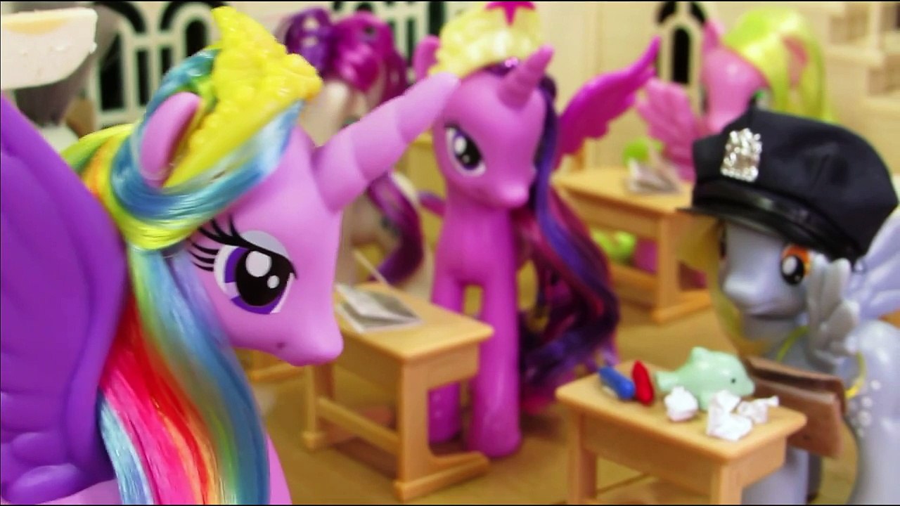 MLP Alicorn Academy! Berry Grove School Playset Calico Critters & My Little Pony Toy Review