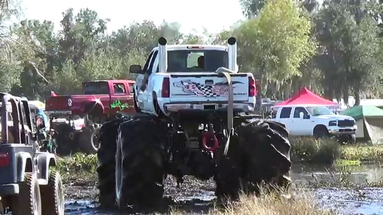 MONSTER TRUCK.DMAX DIESEL.CREEPIN MUD BOGGING @ ihmr