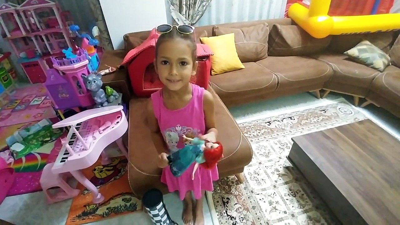 ESKİ EV HAVUZDA KORSAN HAVUZ İLE OYNADIK, eğlenceli çocuk videosu