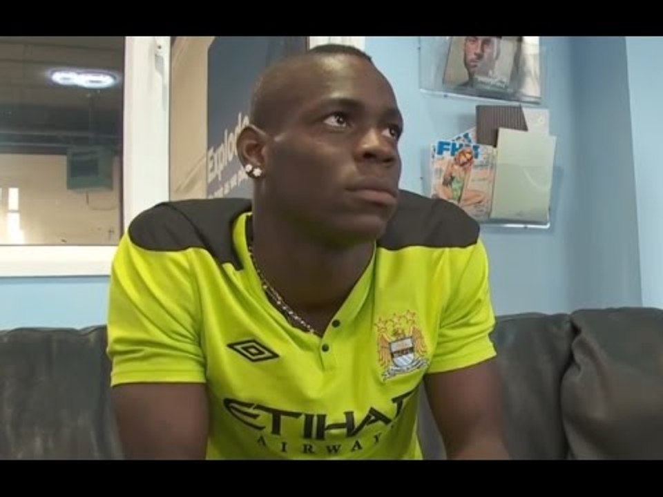 Napoli - Afro Napoli United a Mario Balotelli: "Gioca per noi" (22.08.15)