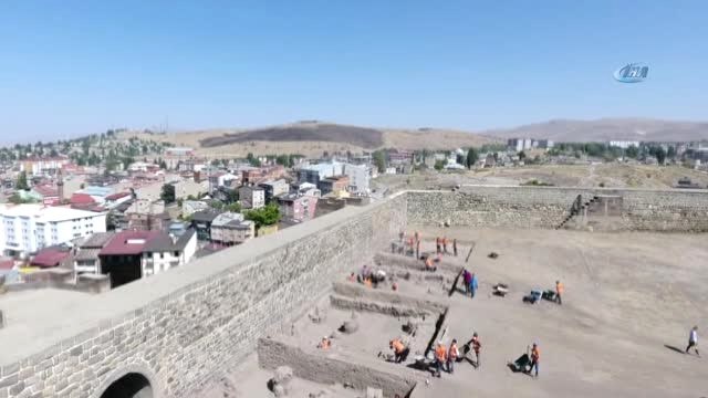 Tarihi Erzurum Kalesi'nde Kazı Çalışmaları Sürüyor...çalışmalar Havadan Görüntülendi