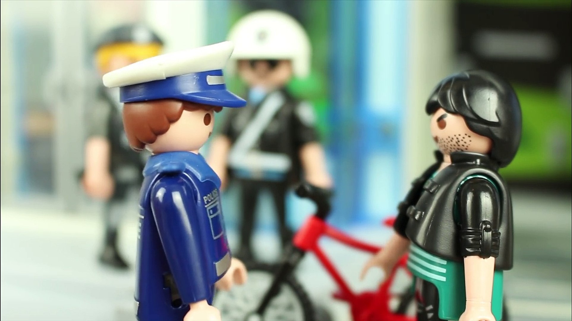 Playmobil Police Station Training Playmobil Police Car CRASHED Toys review  PiToys - video Dailymotion