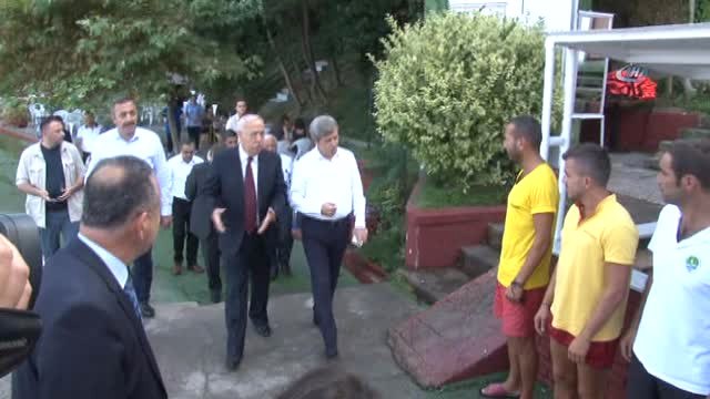 Zonguldak Valisi O Plajı Ziyaret Etti... Vali: Yasalar Çerçevesinde Her Yerde İçebilirler