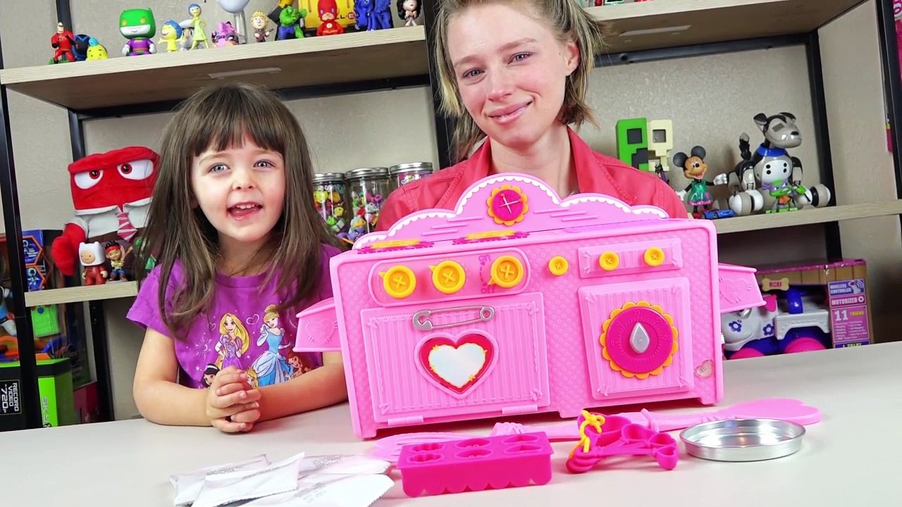 Lalaloopsy Baking Oven Toy Review by Kinder Playtime!