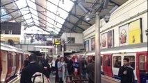 Londra Metrosunda Patlama - Seferler Durduruldu