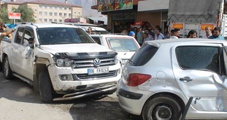 Polisten Kaçmaya Çalışan Uyuşturucu Taciri 10 Araca Çarptı