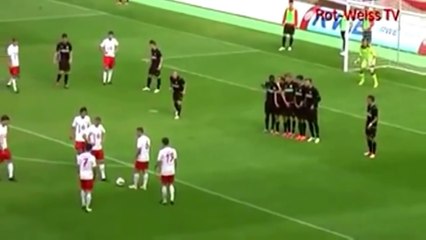 Meilleure feinte de coup franc au monde