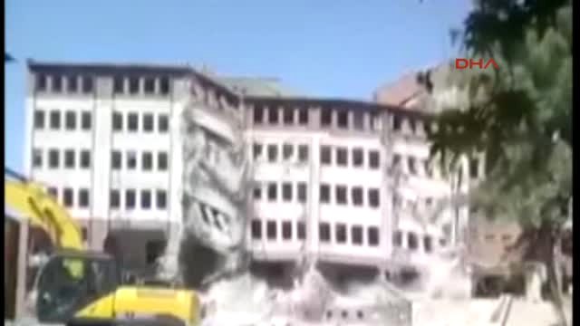 Adıyaman 5 Katlı Eski Hastane, Saniyeler İçerisinde Yıkıldı