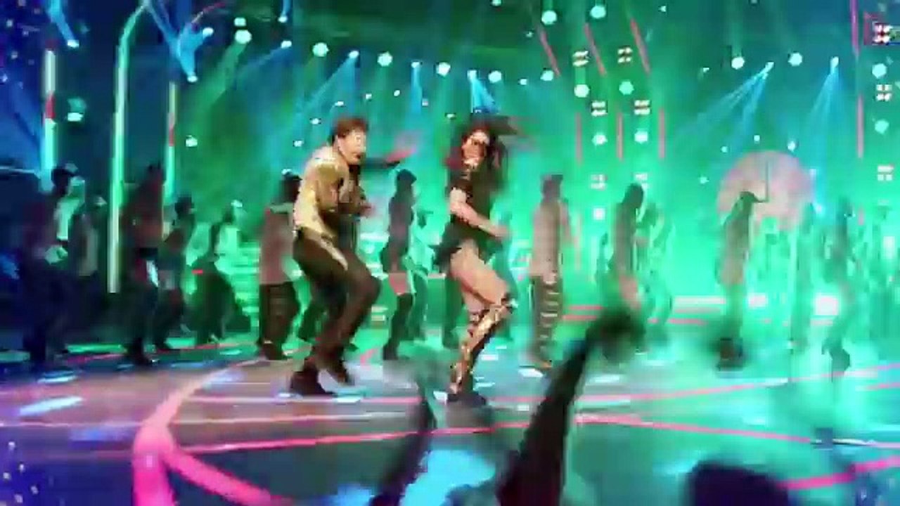 Chalti Hai Kya 9 Se 12 Lyrical - Judwaa 2 - TinyJuke.com