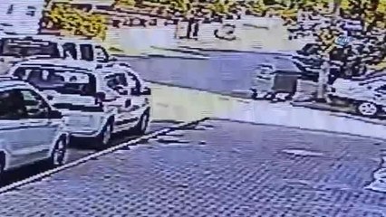 Aksaray'da Bir Otomobile Tüfekle Ateş Açıldı...o Anlar Kamerada