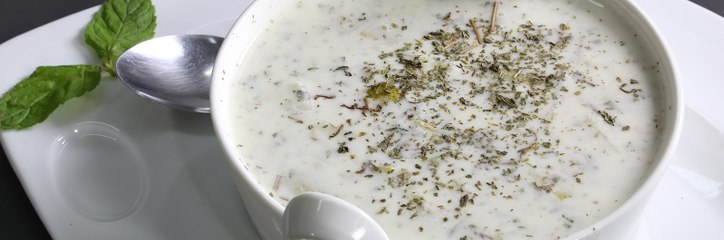 خطوات تحضير حساء اللبن والكوسا الفلسطيني