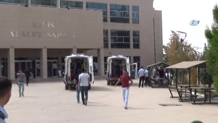 Duruşma Salonu Önünde Ateş Açan Polis, Eşini ve Yakınlarını Vurdu