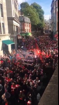 Quand 20000 fans allemands défilent dans les rues de Londres... Match Arsenal - Cologne