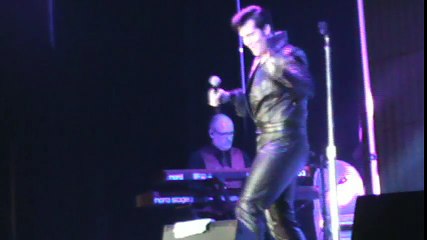 Brandon Bennett sings '68 Comeback Special Medley' 2017