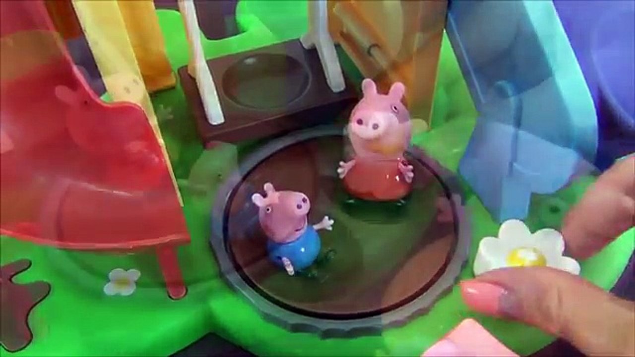 Peppa Pig en français. Peppa et son frère George ont du plaisir avec poupée cul-de-jatte