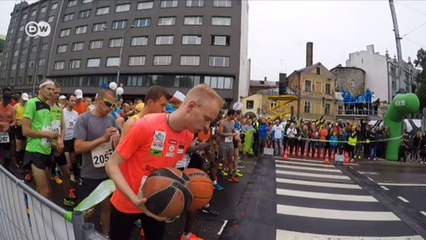 Estoniano entra para o Guinness ao correr maratona batendo bolas de basquete