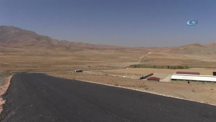 Mahalle Halkı İlk Defa Asfaltlı Yolla Tanıştı