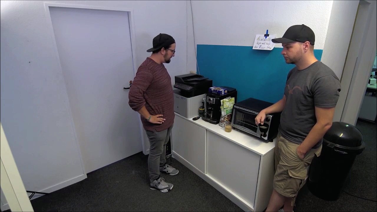 Quand tu transformes la machine à café en boite de nuit