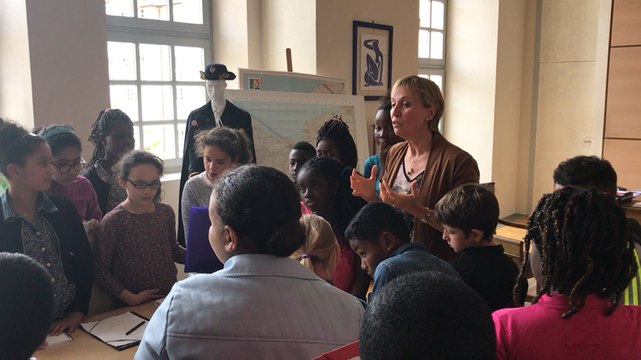 Des écoliers chez la préfète de la Normandie