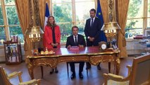 La mise en scène d'Emmanuel Macron pour signer les lois de moralisation de la vie politique