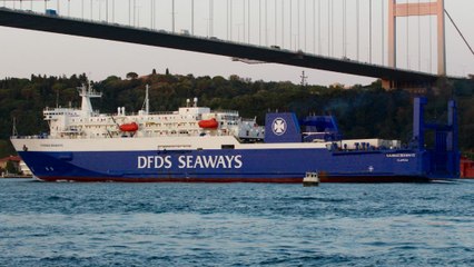 Migrantes em viagens forçadas num ferry há semanas