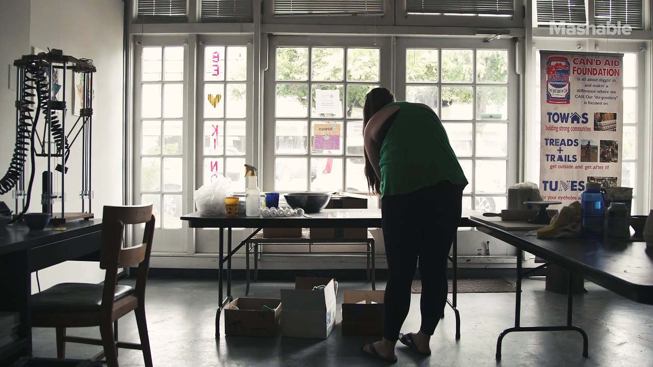 Artist 3D prints porcelain pieces and it's mesmerizing