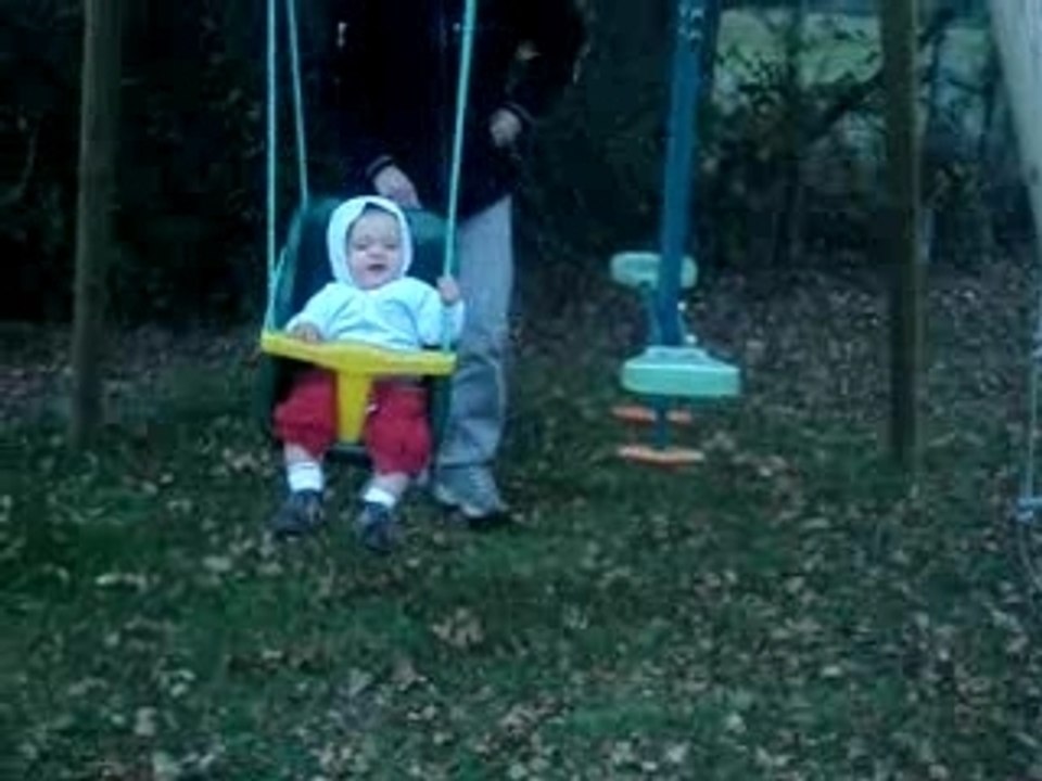 Kentin et la balançoire