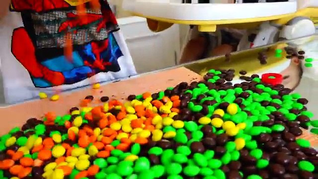 Bébé mal Bonbons Chocolat géant Dans le de squelette maman de coca cola bonbon coca cola tourné