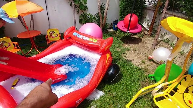 Köpük dolu Car havuza kaydırak getirdik tam aqua park oldu, eğlenceli çocuk videosu
