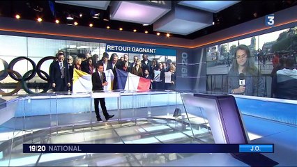 JO 2024 : les curieux arrivent sur le parvis de l'Hôtel de Ville de Paris