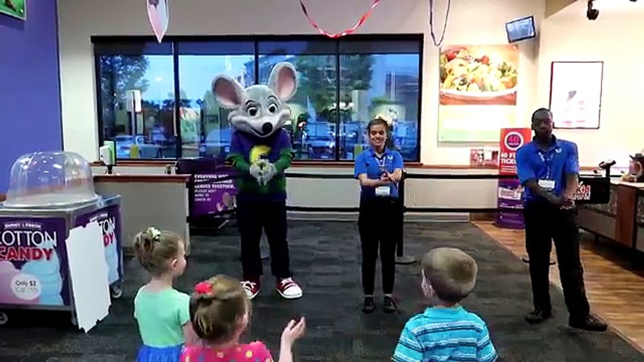 Chuck E Cheese Goes to SLeep