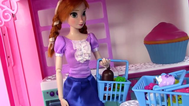 Disney Frozen Eating Shopkins Queen Elsa Princess Anna Barbie House Dolls Part 1