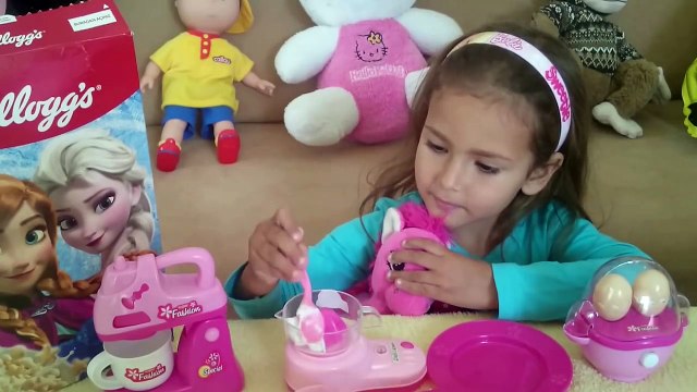 oyuncak mutfak ile oynuyoruz.Little pony kokteyl hazırlıyor Eğlenceli çocuk videosu