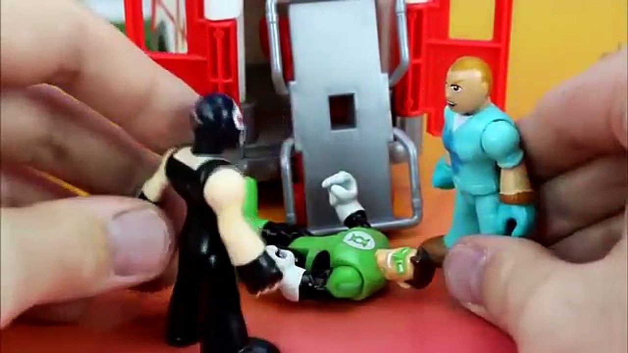 Imaginext The Riddler car takes missile launcher and Green Lantern Robot saves the day