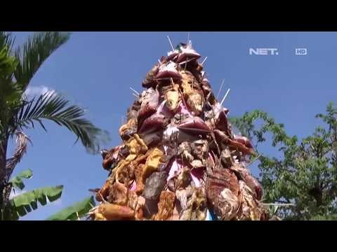 Puluhan Tumpeng Jumbo Diarak Keliling Desa Oleh Ratusan Warga NET 12