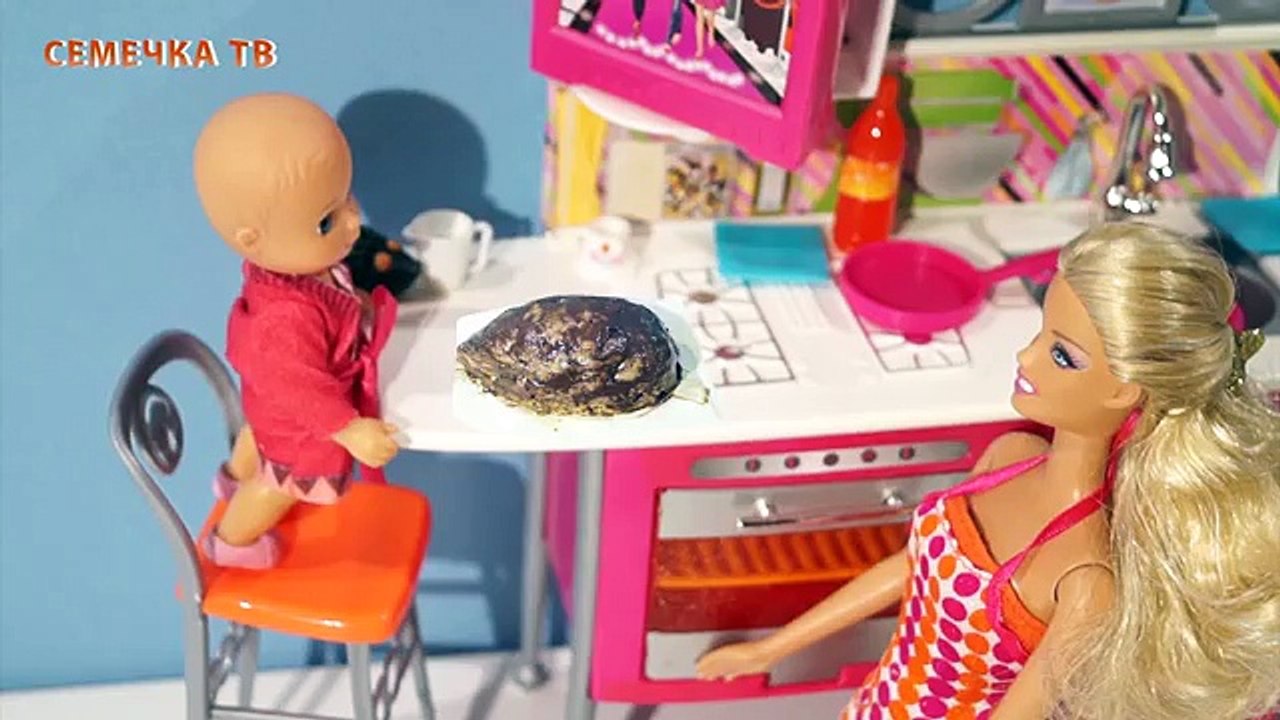 Мультики для детей куклы Мама Барби Люси: Торт Ёжик - Развивающие мультфильмы Барби про ёжика детям