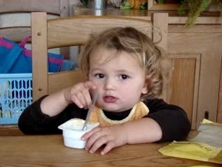 Charlotte chante papa Noël pour son tonton Guillaume