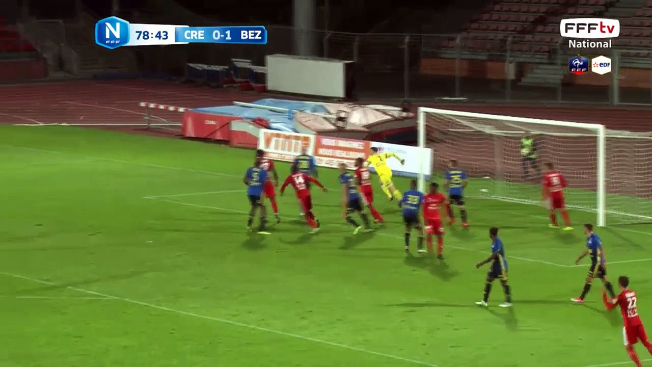 Coup franc sur la barre et but refusé pour hors jeu !