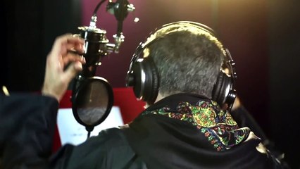 بكاء الحاج باسم الكربلائي أثناء تسجيل قصيدة "قارورة"