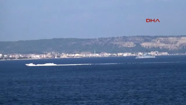 Çanakkale Rus Savaş Gemisi Çanakkale Boğazı'ndan Geçti