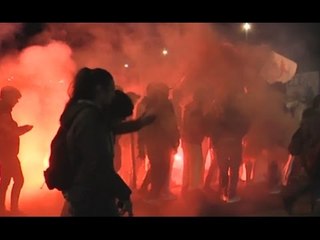 Napoli - Salvini dà forfait alla convention ma le proteste non mancano (27.10.15)