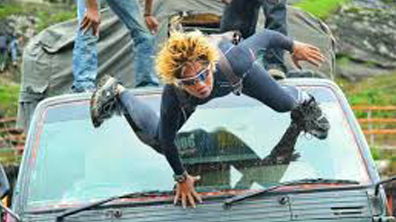 Mahesh Babu Scared @ Spyder Movie Shooting హెయిన్స్ అలా అరవగానే భయంవేసింది..