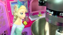 Queen Elsa from Disney Frozen Makes Homemade Chocolate Chip Cookies - Cookieswirlc Video