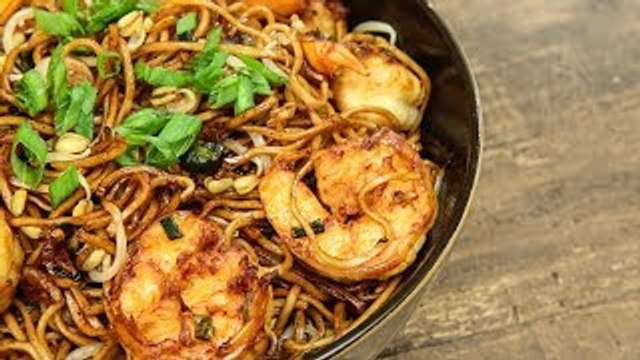 Prawn Noodles Recipe | Chinese Stir-Fried Noodles With Shrimp | How To Make Prawn Noodles | Neelam