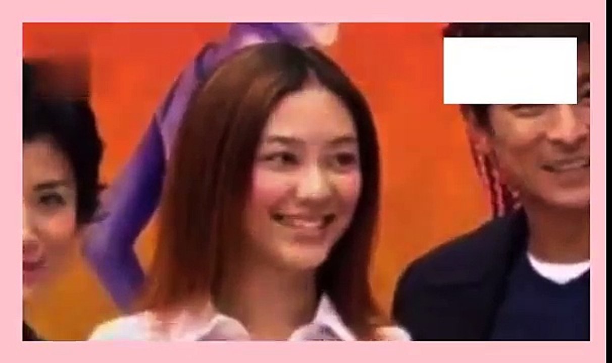 陈小春讲应采儿缺点没有，优点是能管住我，一旁的应采儿哈哈大笑