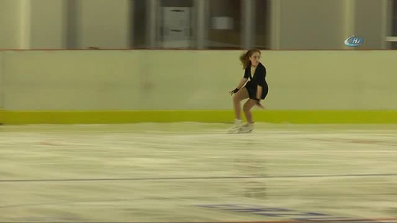 Erzurum'da Artistik Buz Pateni Nenehatun Kupası Figür Yarışları Başladı