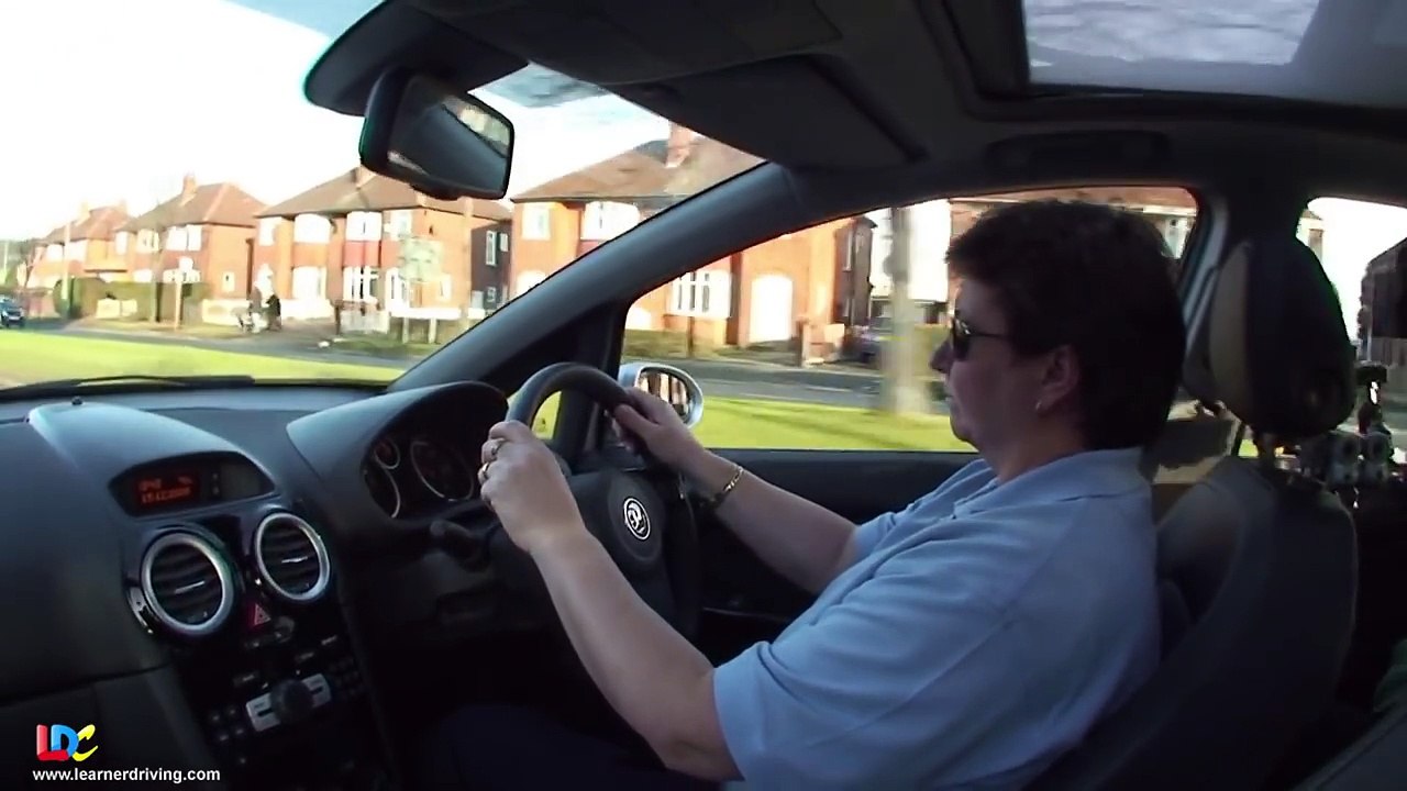 LDC driving lesson 9 Roundabouts & mini roundabouts - key learning points