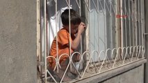 Konya Evde Tek Başına Bırakılan Çocuk Pencereye Çıkıp Yardım İstedi