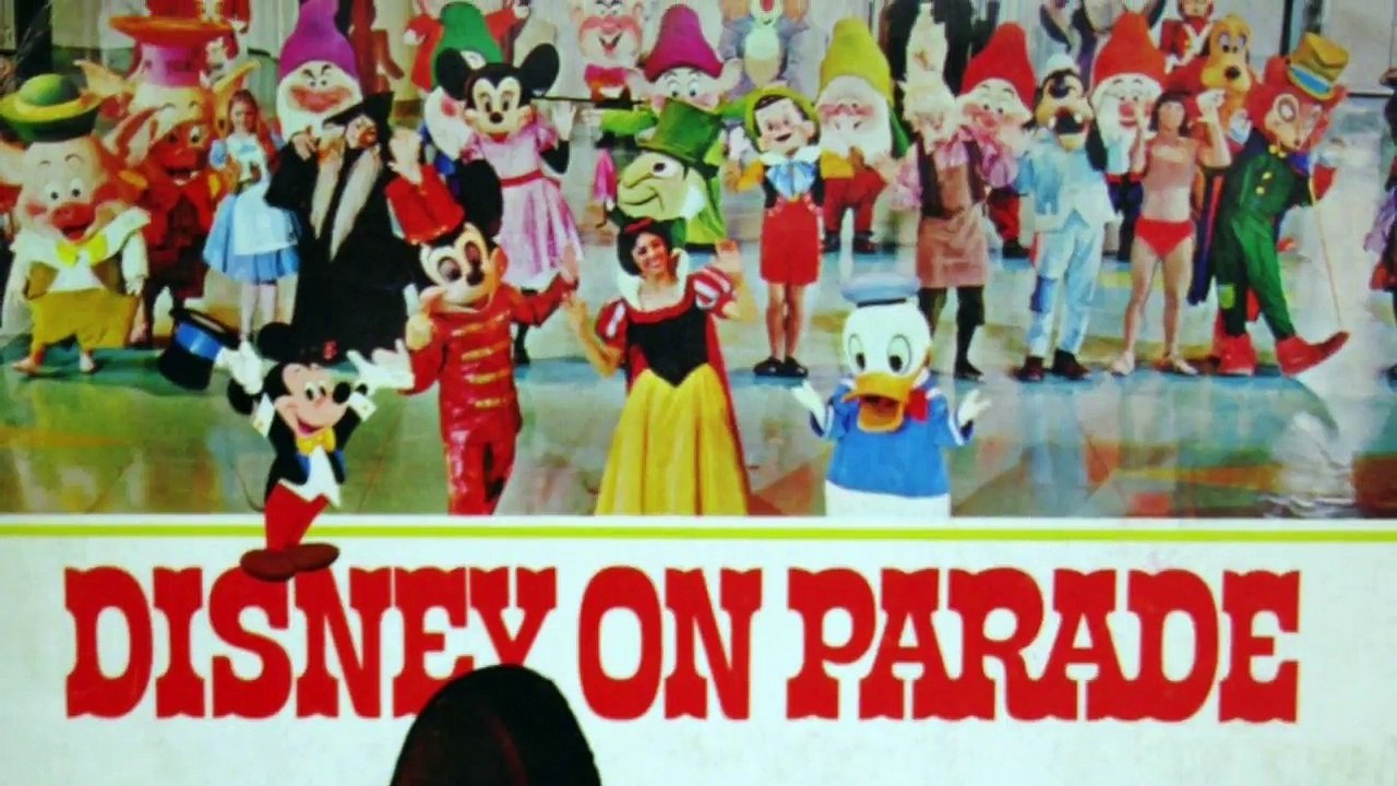 The Evolution Of Daisy Duck In Disney Theme Parks! DIStory Ep. 11! Disney Theme Park History!