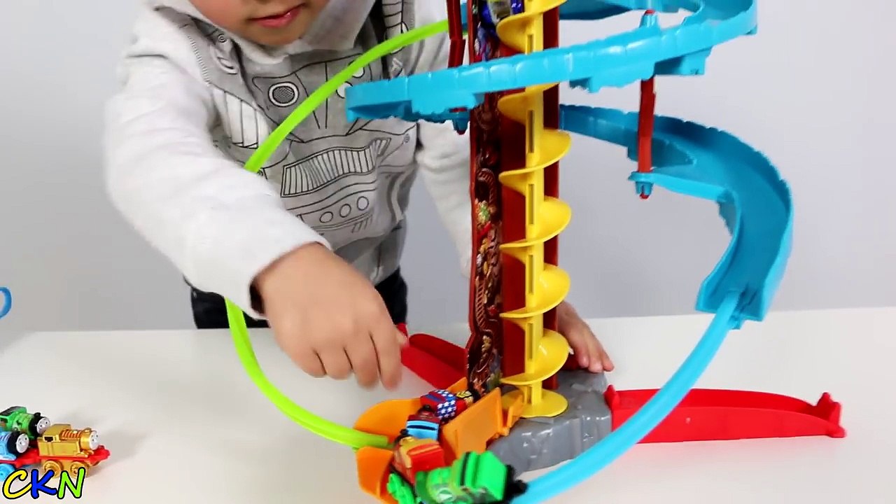 Thomas The Tank Engine Minis Twist n Turn Stunt Set Batman Thomas Superman Ckn Toys